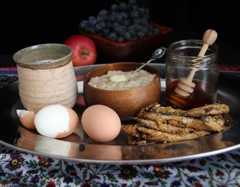 Medieval Breakfast, Game Of Thrones Food, Embroidered Chicken, A Game Of Clothes, Game Of Clothes, Viking Food, Honey Milk, King's Landing, Man Food