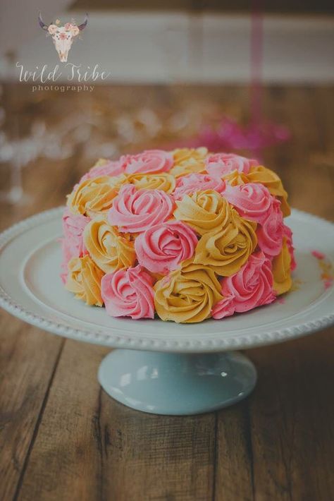 Yellow Rosette Cake, Rosette Cake Ideas, Pink And Yellow Cake, Rosette Smash Cake, Sunshine Birthday Cakes, Pink Smash Cakes, Gold Buttercream, Ballon Birthday, Pink Lemonade Cake