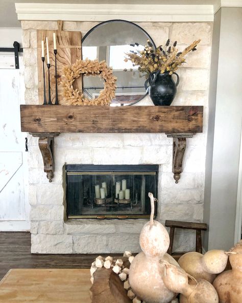 8 Stunning <strong>Fireplace Mantel Decor Ideas for Every Season</strong> Rustic Mantle Decor, Design Camino, Rustic Mantle, Farmhouse Mantle Decor, Farmhouse Fireplace Decor, Farmhouse Mantle, Rustic Mantel, Fall Fireplace, Fireplace Mantle Decor