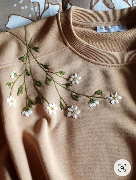 Floral Embroidery On Shirt, Embroidery Patterns On Sweatshirts, Hand Embroidery Designs Tshirt, Flower Embroidery On Shirt, Easy Jean Embroidery, Flower Embroidery Tshirt, Embroidery Patterns Tshirt, Pocket Embroidery T Shirts, Embroidery Design For Tshirt