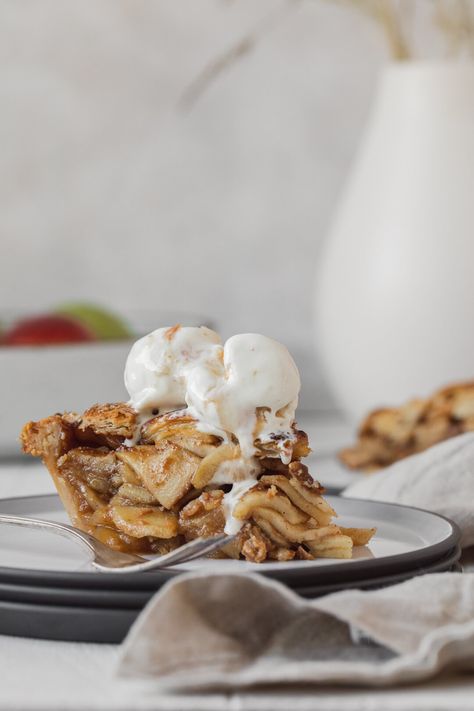 Peanut Butter Apple Pie, Apple Pie Ingredients, Peanut Butter Apple, Peanut Butter Caramel, Almond Brittle, Cinnamon Caramel, Butter Caramel, Apple And Peanut Butter, Frozen Pie