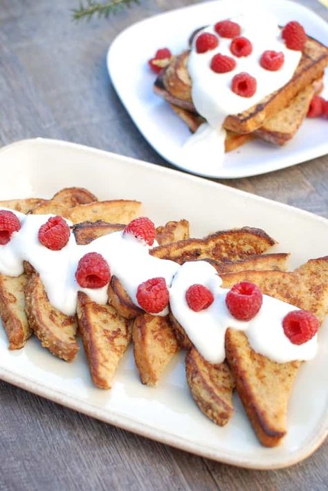 Healthy Eggnog French Toast - Snacking in Sneakers Whipped Greek Yogurt, Eggnog French Toast, Whipped Yogurt, Christmas Morning Breakfast, Toast Toppings, Holiday Breakfast, Morning Breakfast, Healthy Foodie, Good Healthy Recipes