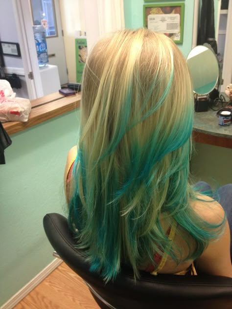 Hairstyles And Colors, Skunk Hair, Mcbling Fashion, New Hairstyles, Turquoise Hair, Tumblr Hair, Hair Streaks, Dyed Hair Inspiration, Long Hair Color