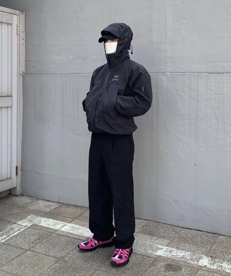 Goretex Aesthetic, Arctyrex Outfit, Goretex Outfit, Aesthetic Guy Outfits, Arcteryx Jacket, Zombie Clothes, Guy Fits, Fashion Layout, Black Men Street Fashion