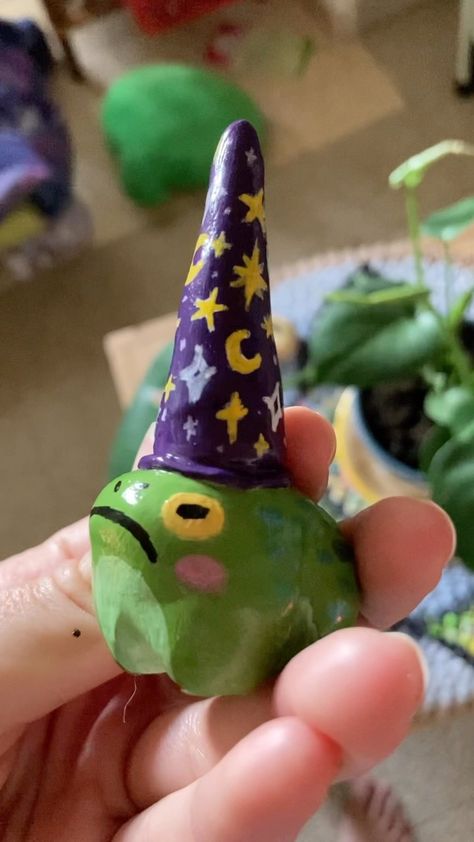 He is a frog wizard 🐸 . . . #frog #ringholder #clayart #claycreations #clayfrog #claysculpture #airdryclay #frogsculpture #frogart #art… | Instagram Small Clay Crafts Ideas, Cute Frog Clay Art, Wizard Frog Clay, Frog Figure Clay, Cute Things Made Of Clay, Diy Frog Crafts, Small Clay Frog, Clay Frog Ideas, Frog Clay Art