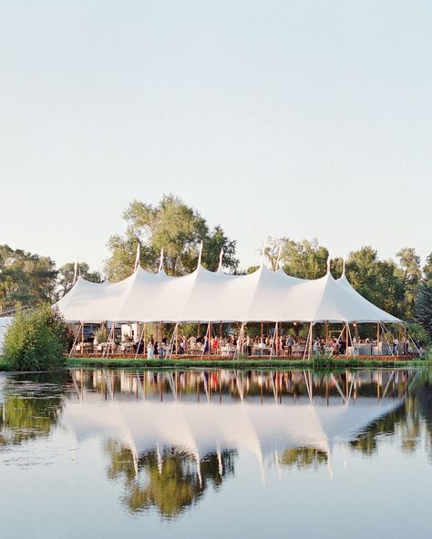 This is what every type of wedding tent looks like, from pole and structure tents, to sperry and frame tents. Reception Table Layout, A Frame Tent, Clear Tent, Summer Wedding Decorations, Jose Villa, Food Stations, Garden Wedding Venue, Event Tent, Wedding Tent