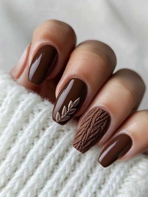 Simple Fall Nail Designs Leaves, November Nails Ideas Brown, Bronze Nails Designs Fall, Minimalistic Fall Nails, Brown Fall Nail Ideas, Fall Nails Pumpkin Design, Brown Toenails, Autumn Nail Designs 2024, Nail Trends 2024 Fall