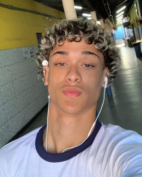 Mens Curly Hair With Highlights, Bleached Curly Hair Men, Black Curly Hair Highlights, Curly Hair Highlights Men, Highlights Men, Blonde Highlights Curly Hair, Black Hair Cuts, Highlights Curly Hair, Men Haircut Curly Hair