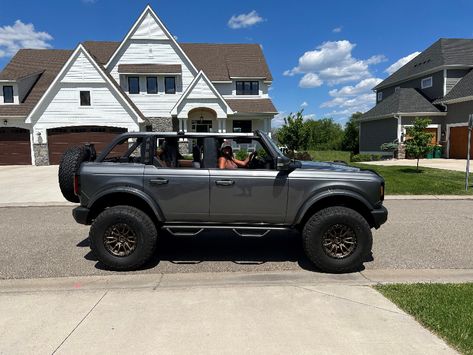 Carbonized Grey Bronco, Bronco Outer Banks Sasquatch, Carbonized Gray Bronco, 2023 Bronco Raptor, Ford Bronco Outer Banks Cactus Grey, Outer Banks Bronco, Blacked Out Bronco, Grey Bronco, Ford Bronco Aesthetic