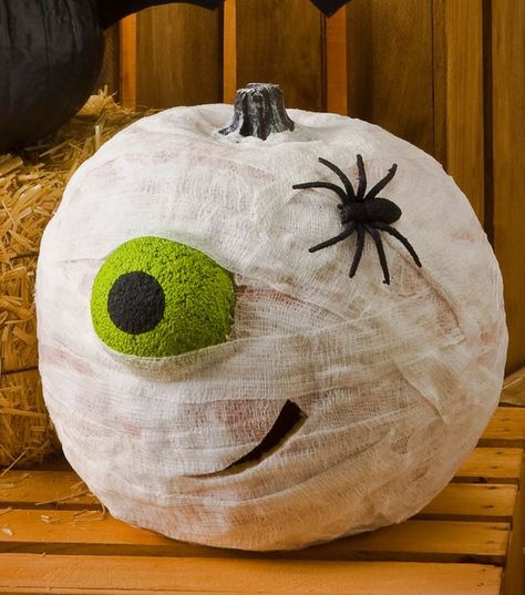 Mummy Pumpkin, Halloween Pumpkin Crafts, Pumpkin Decorating Contest, Pumpkin Contest, Fun Halloween Food, Halloween Pumpkins Carvings, Pumpkin Halloween Decorations, Pumpkin Painting, Pumpkin Ideas