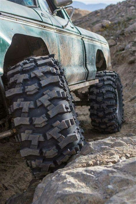 Truck Rims And Tires, 4x4 Tires, Homemade Tractor, Car Life Hacks, Diy Screen, Truck Rims, Truck Seat Covers, Mud Trucks, Truck Mods