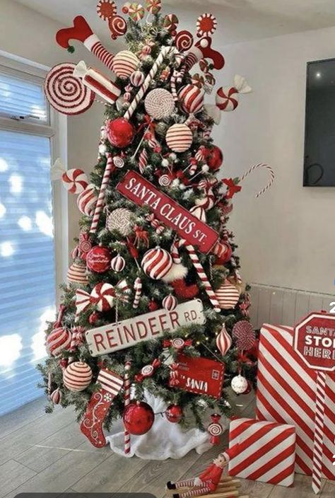 Christmas Tree Candy Theme, Green Christmas Tree Ideas, Christmas Decor Red And Green, Christmas Tree Ideas 2022, Red And Green Christmas Tree, Christmas Decor Red, Peppermint Tree, Candy Christmas Tree, Christmas Tree Candy