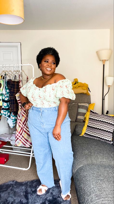 Medeaij styling mum jeans Mum Jeans Outfit Plus Size, Mum Jeans, Upper Body, Jean Outfits, Plus Size Fashion, Outfit Of The Day, Mom Jeans, Plus Size Outfits, Fashion Blogger