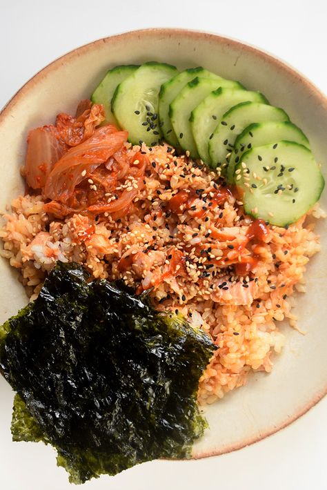 Salmon Sushi Bowl Tik Tok, Salmon Rice Bowl Emily Mariko, Emily Salmon Bowl, Salmon Rice Bowl Aesthetic, Tik Tok Salmon Bowl, Homemade Rice Bowls, Salmon And Kimchi, Viral Salmon Rice Bowl, Salmon Kimchi Bowl