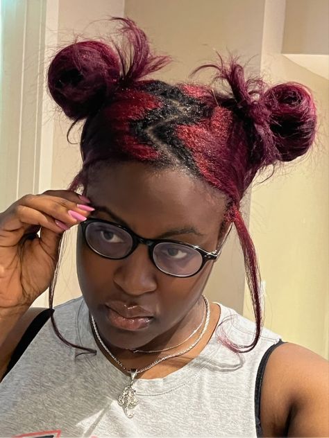 90s Space Buns, Zigzag Hair Part, Zigzag Part Hair, Zig Zag Part Hairstyles, Zig Zag Part Hair, Zigzag Hairstyles, Zig Zag Part, 90’s Hairstyles, Part Hair