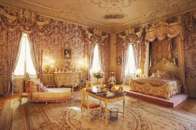 versailles. Victorian Rooms, Rococo Baroque, Princess Bedrooms, Victorian Room, Fancy Bedroom, Marble House, Baroque Decor, Victorian Bedroom, Princess Bedroom