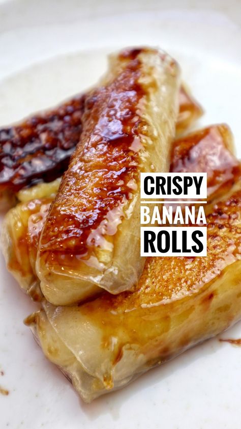 Crispy Banana Rolls Recipe https://fooooods.com/crispy-banana-rolls-whenmeateatsveg Fruit Spring Rolls, Banana Rolls, Rice Paper Spring Rolls, Banana Spring Rolls, Banana And Rice, Ripe Banana Recipe, Banana Roll, Spring Roll Wrappers, Banana Dessert Recipes