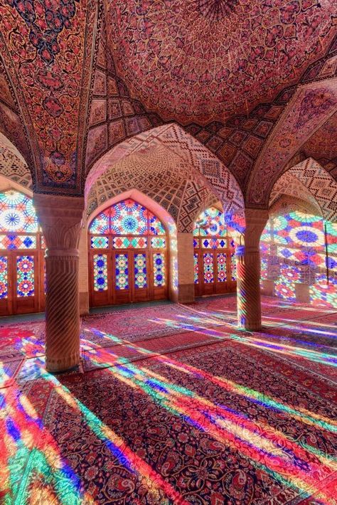 Iran Aesthetic, Mosque Aesthetic, Pink Mosque, Middle East Culture, Illustrator Portfolio, Iranian Architecture, Mosque Design, Persian Architecture, Mosque Architecture