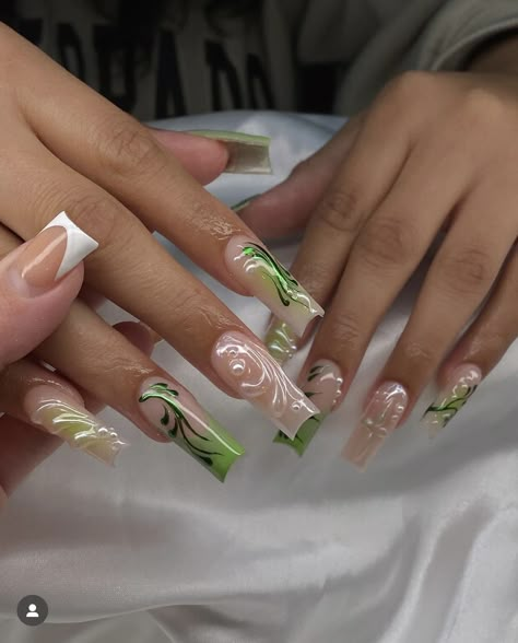 White And Green Aura Nails, St Pattys Nails Acrylic, Green 90s Nails, March Inspo Nails, March Theme Nails, Green Nail Designs Acrylic, Nail Tech Practice, Nails Green And White, Nails Inspo Green