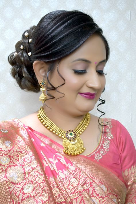 Bridal Mother Hairstyle Indian, Bride Mom Hairstyle Indian, Indian Hairstyles For Saree, Mothers Makeup, Lehenga Hairstyles, Leg Mehndi, Brides Mom, Doraemon Wallpapers, Long Silky Hair