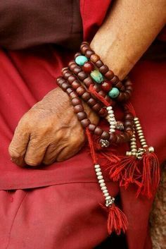 Malas are often wrapped around the wrist by monks and devotees in Tibet. However, practitioners in India wear them around the neck and head. 📿 Monk Beads, Mandala Chakra, Little Buddha, Buddhist Monks, Spiritual Tattoos, Om Mani Padme Hum, Buddhist Monk, Tibetan Buddhism, Buddhist Art