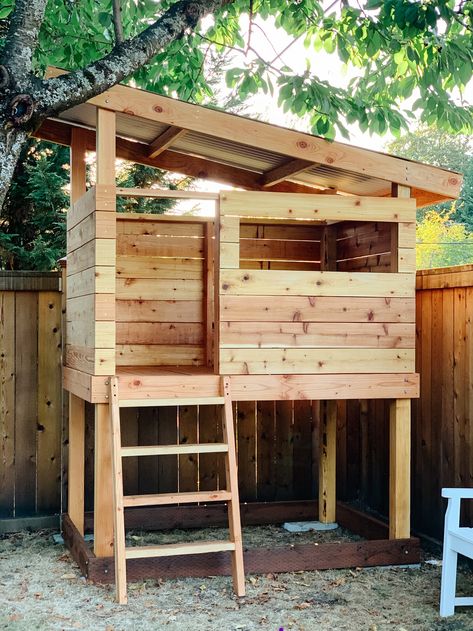 Backyard Play Spaces, Kid Friendly Backyard, Backyard Fort, Kids Backyard Playground, Play Area Backyard, Backyard Kids Play Area, Tree House Plans, Tree House Diy, Backyard Playhouse