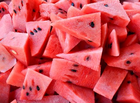 Secret Side Effects of Eating Watermelon, Says Science | Eat This Not That Carbs In Watermelon, High Potassium Foods, High Fiber Fruits, Potassium Foods, Fiber Fruits, Potassium Rich Foods, Watermelon Benefits, Eating Watermelon, Watermelon Diet