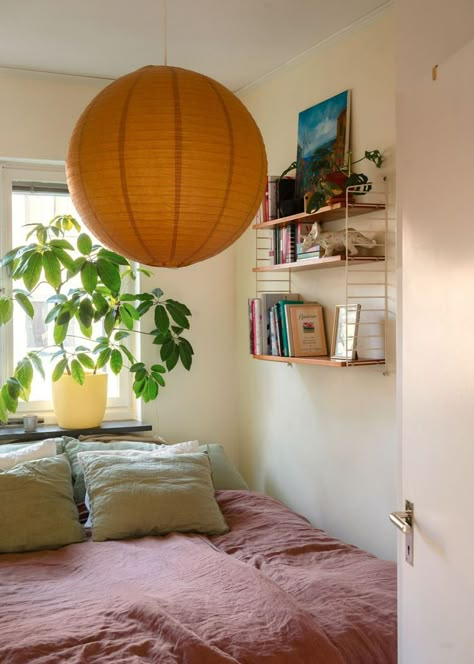 Paper Lantern Light Fixture Bedroom, Apartment With Plants, Light Apartment, Box Room, Room Cozy, Tiny Bedroom, Apartment Room, Small Light, My New Room