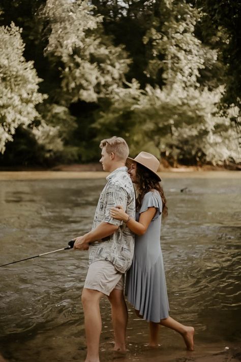 couple photoshoot | couples photo ideas | couples outfits | fishing | fishing couple | outdoor photoshoot | anna rees photography Fun Outdoor Photoshoot Ideas, Family Fishing Photoshoot, Fishing Couple Pictures, Fishing Photo Shoot Couple, Fishing Couple Photoshoot, Couple Lake Photos, Fishing Engagement Pictures, Pond Photoshoot, Fishing Photoshoot