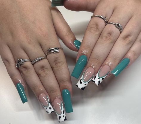 Long Square Acrylic Nails Western, Vaquera Nails Short, Long Acrylic Nails Western, Western Cowprint Nails, Turquoise Nails Western Cow Print, Cowprint Nails Square, Cowgirl Nails Acrylic, Western Nails Acrylic Long, Vaquera Nail Ideas