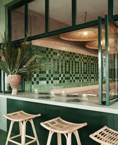 Green Bar Interior, Juice Bar Interior, Green Bar, Bar Interior Design, Nasi Lemak, Counter Design, French Restaurants, Thai Restaurant, Bar Interior