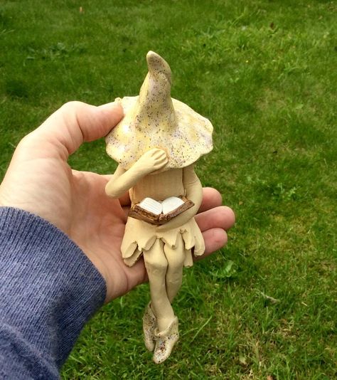 Fairy People, Ceramic Fairy, Fairy Stuff, Garden Figurines, Clay Things, Air Dry Clay Projects, Fairy Garden Decor, Slab Pottery, Fairy Figurines