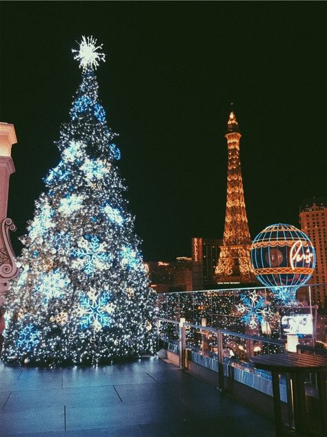 Christmas In Vegas, Cosmopolitan Las Vegas, The Cosmopolitan, Christmas Vibes, Cosmopolitan, Eiffel Tower, Las Vegas, Christmas Tree, Holiday Decor