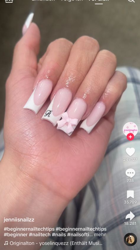 Cursive R On Nails, White Nails With Designs Initial, Cursive E On Nails, Cute Nails Acrylic Initials, Square White Nails Design, Names On Nails Boyfriends, Acrylic Nails Letter J Design, Letter R On Nails Acrylic, Nail Ideas With Initial Square