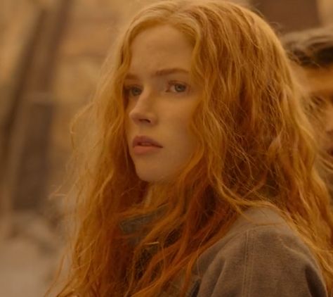 Ellie Bamber Redhead, Elora Danan Willow 2022, Ellie Bamber Aesthetic, Ellie Bamber Willow, Ellie Bamber Gif, Elora Danan, Growing Sideways, Willow 2022, Ellie Bamber