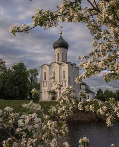 Russian Orthodox Aesthetic, Russian Church, Russian Orthodox Church, Church Aesthetic, Russian Architecture, Sacred Architecture, Russian Culture, Russian Orthodox, Eastern Orthodox