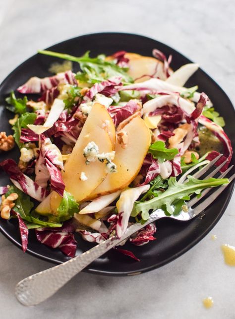 Pear And Blue Cheese Salad, Chicory Salad, Salad With Blue Cheese, Blue Cheese Salad, Sliced Pears, Pasta Dinner Recipes, Cheese Salad, Arugula Salad, Toasted Walnuts