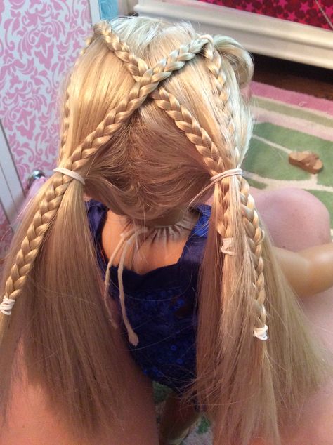 Cute little hairstyle for your doll a little bit more tricky but it is worth it! Cute Doll Hairstyles, Hairstyles For Dolls, Ag Doll Hairstyles, Dolls With Long Hair, American Girl Hairstyles, Doll Hairstyles, American Girl Doll Hairstyles, Hair Catalog, Barbie Hair