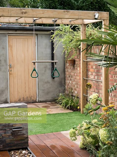 Monkey bars and a trapeze were incorporated into this small family garden Pergola Climbing Frame, Pergola Monkey Bars, Garden Sports Area, Small Pergola Ideas Backyards, Garden Climbing Frames, Play Area Backyard, Play Garden, Small Courtyard Gardens, Pergola Swing