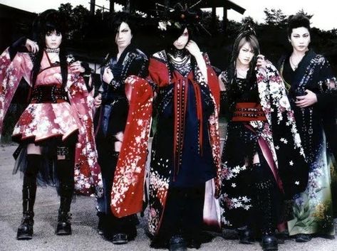 Angura Kei | Japanese Fashion Wikia | Fandom Angura Kei Fashion, Angura Kei Aesthetic, Angura Kei, Kei Aesthetic, Visual Kei Fashion, Kei Visual, Kei Fashion, Punk Boots, Japanese Hairstyle