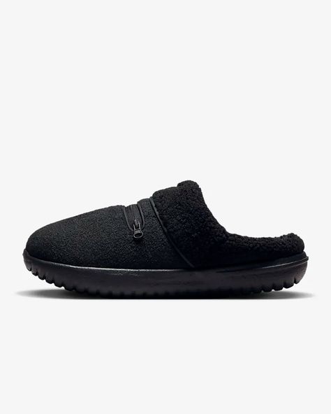 Nike Burrow SE Women's Slippers. Nike.com Slippers Nike, Ways To Lace Shoes, Slippers Black, Comfortable Slippers, Nike Womens, Women's Slippers, Grey Fashion, Walk On, Dark Black