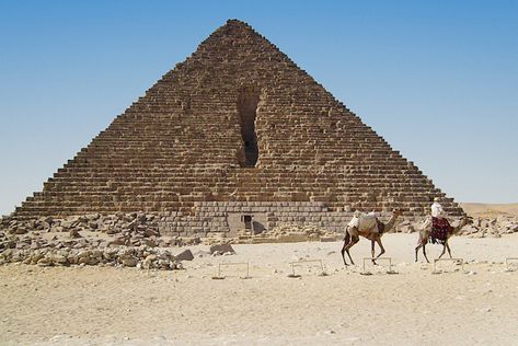 Pyramid of Menkaure Red Granite, Pyramid Design, Giza Pyramids, Ponzi Scheme, Ancient Egypt History, Creative Commons Images, Pyramid Scheme, Egyptian Pyramids, Egypt History