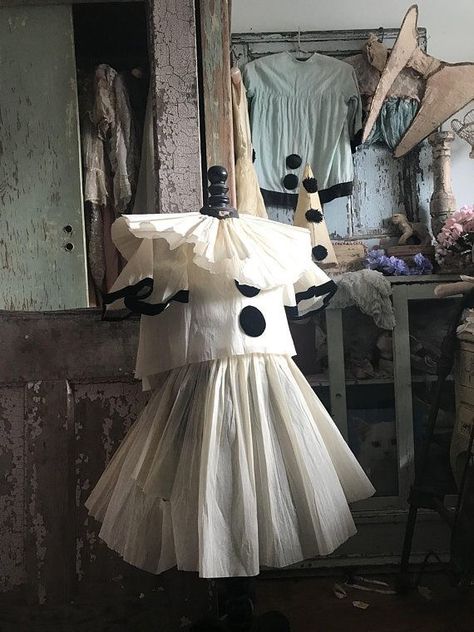 Pierrot Clown Costume, Victorian Clown, Pierrot Costume, Child Mannequin, Clown Core, Soft Kidcore Aesthetic, Pierrot Clown, Clown Clothes, Paper Dolls Clothing