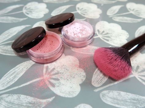 Blush Recipe, Eyeshadow Recipe, How To Make Eyeshadow, Diy Blush, Diy Makeup Recipe, Diy Eyeshadow, Gel Eyeshadow, Makeup Crafts, Make Your Own Makeup