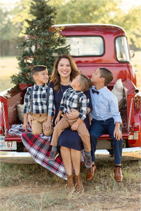 Christmas Truck Minis Photoshoot, Red Truck Christmas Minis, Christmas Photoshoot Ideas Truck, Red Vintage Truck Christmas Pictures, Christmas Holiday Pictures, Red Truck Holiday Photos, Family Photo Outfits Christmas Red Truck, Red Truck Christmas Pictures Family Outfits, Christmas Mini Truck Sessions