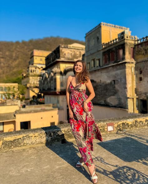 Golden Hour + Red Dress + Palace + windy day >>>>>>>>>> Which is your favourite palace hotel in India?? Let’s see how many of those I have been to! 📌Neemrana Fort Palace #kirankhokhar #fortpalace #neemranafort #neemranahotels #luxuryhotelsofindia #heritagehotels #mustvisitplace Places to stay in India, Indian Heritage Hotel, India’s Best Hotels, Hotel Staycation, Hotels With View, Pretty Indian Hotels, Golden Hour Photography, Photography Poses you should try Neemrana Fort Palace Photography, Neemrana Fort Palace, Neemrana Fort, Hotel Staycation, Rajasthan Jaipur, Golden Hour Photography, Heritage Hotel, Palace Hotel, Indian Heritage