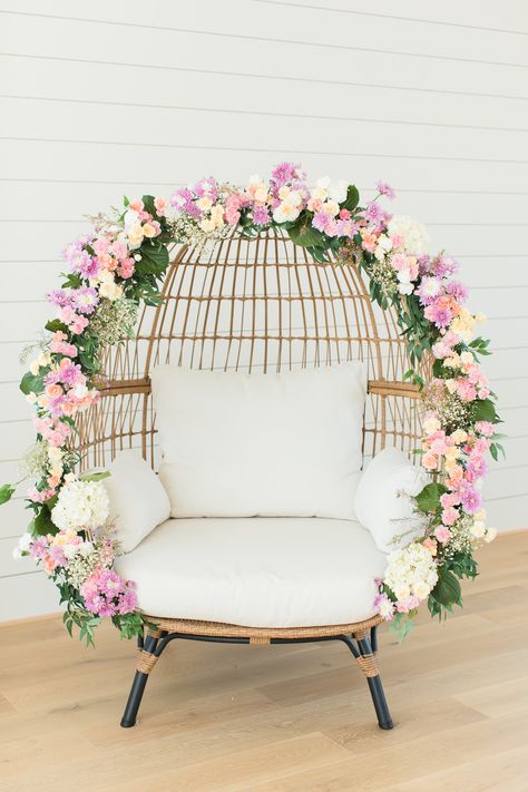 Chair With Flowers, Baby Shower Chair, Guys Room Aesthetic, Baby Photography Backdrop, Cosy Reading, Home Decor Cozy, Floral Chair, Hanging Egg Chair, Man Room