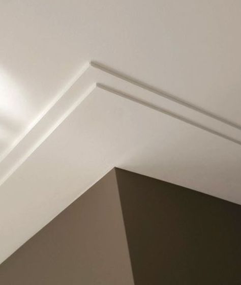 Modern Ceiling Trim, Ceiling Border Ideas, Coving Ideas, Modern Crown Molding, Cornices Ceiling, Craftsman Ceiling, Door Treatments, Diy Crown Molding, Cove Ceiling