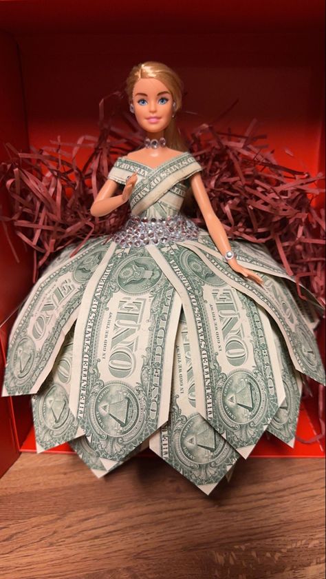 Special way to give my baby girl money for her birthday❤️ A great deal easier than i expected it would be Barbie Money, Christmas Money Gift Ideas, Diy Babydoll, Dollar Bill Gift, Money Craft, Money Origami Tutorial, Money Lei Diy, Birthday Money Gifts, Origami Money