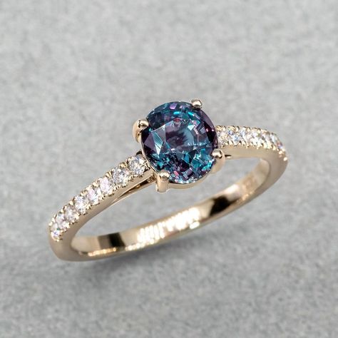 Natural Alexandrite Ring, Alexandrite Rings, Alexandrite Gemstone, Alexandrite Jewelry, Alexandrite Stone, Antique Engagement Ring, Ring Trends, Alexandrite Ring, Personalized Ring